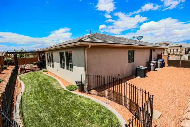 1228 E GORDON LN, Washington, UT 84780