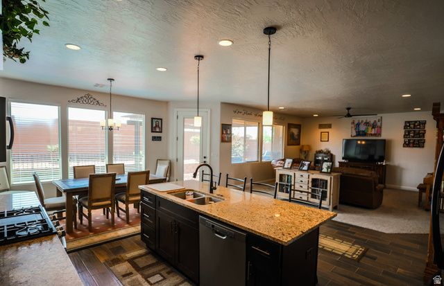 1228 E GORDON LN, Washington, UT 84780