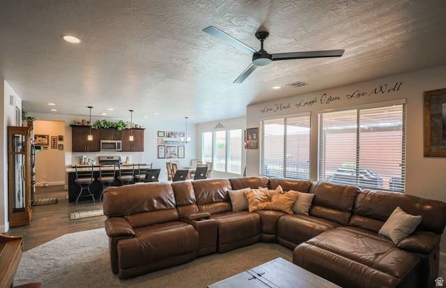 1228 E GORDON LN, Washington, UT 84780