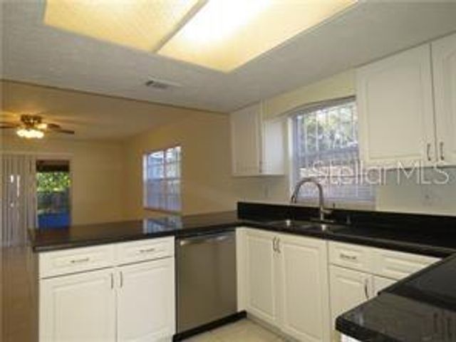 1422 OAK VALLEY DRIVE, Seffner, FL 33584