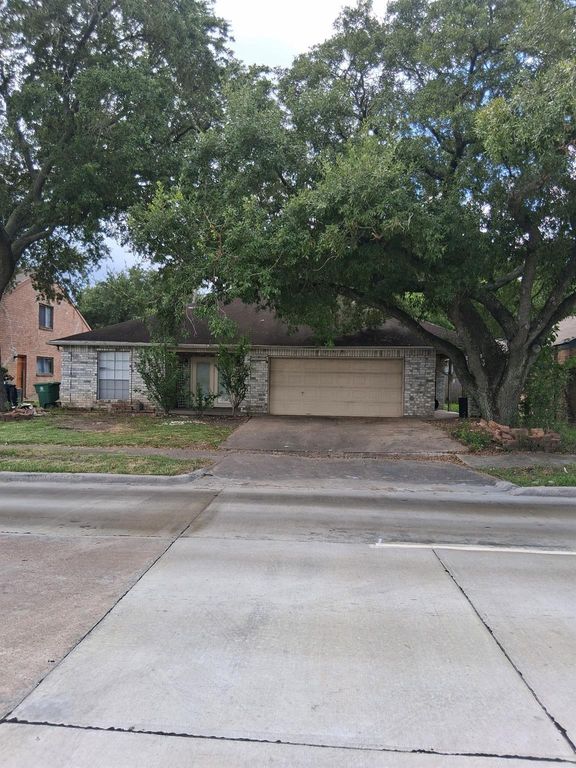 12323 W Bellfort Street, Stafford, TX 77477