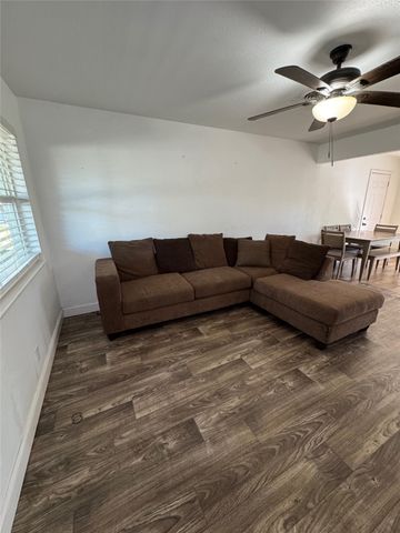 5200 Mcquade Street, Haltom City, TX 76117