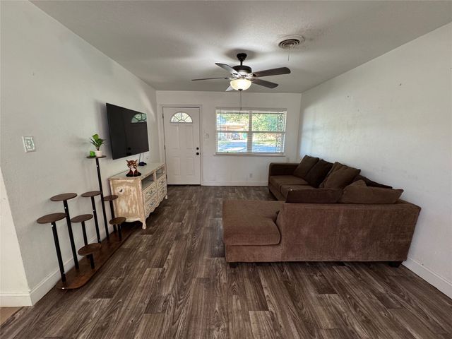 5200 Mcquade Street, Haltom City, TX 76117