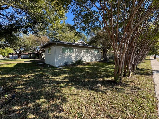 5200 Mcquade Street, Haltom City, TX 76117