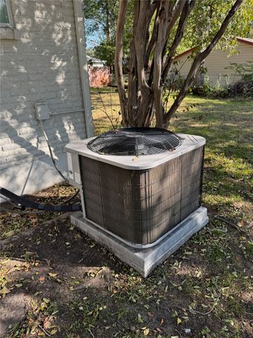 5200 Mcquade Street, Haltom City, TX 76117