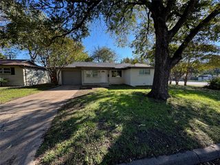 5200 Mcquade Street, Haltom City, TX 76117