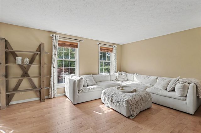 619 Galbro Circle, Webster, NY 14580