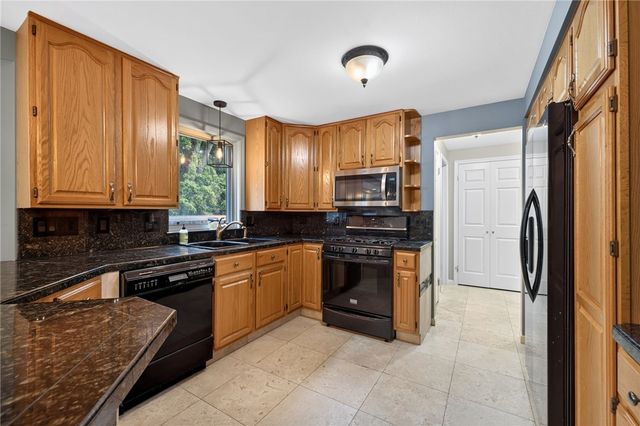 619 Galbro Circle, Webster, NY 14580