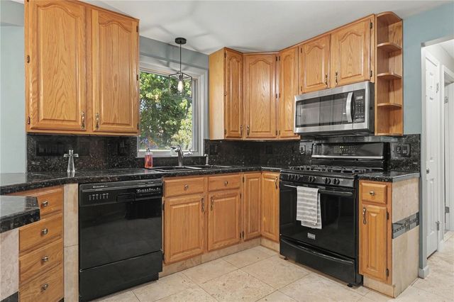619 Galbro Circle, Webster, NY 14580