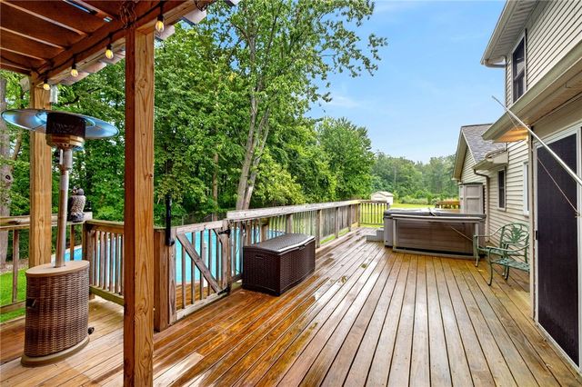 619 Galbro Circle, Webster, NY 14580