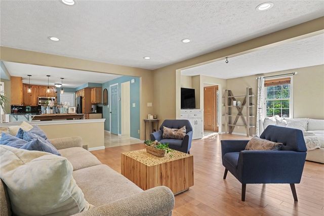 619 Galbro Circle, Webster, NY 14580