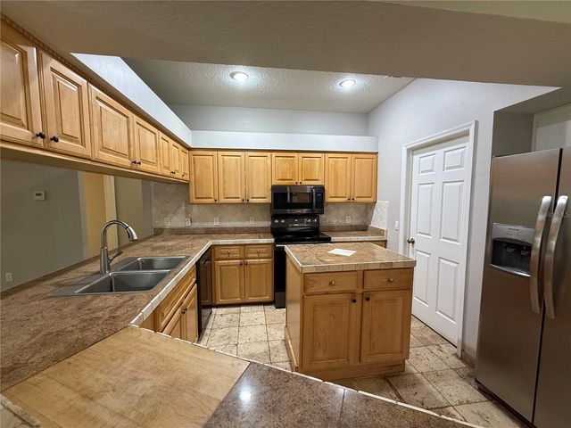 2212 MISTY RIDGE LANE, Valrico, FL 33594
