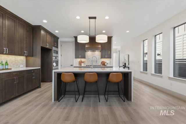 7624 W Old School St Fremont, Meridian, ID 83646