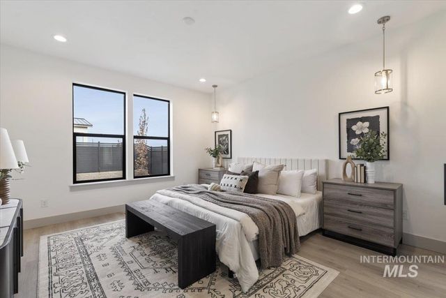 7624 W Old School St Fremont, Meridian, ID 83646