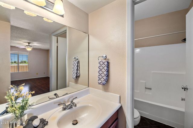 5757 W EUGIE Avenue 2027, Glendale, AZ 85304