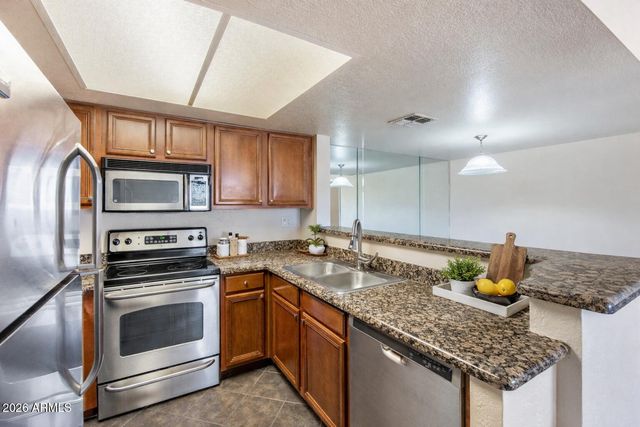 5757 W EUGIE Avenue 2027, Glendale, AZ 85304