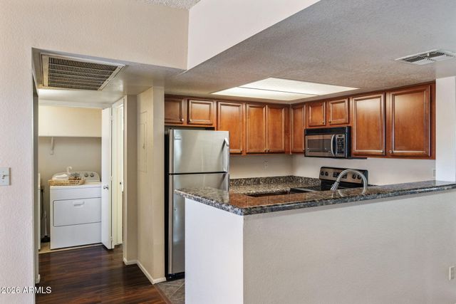 5757 W EUGIE Avenue 2027, Glendale, AZ 85304