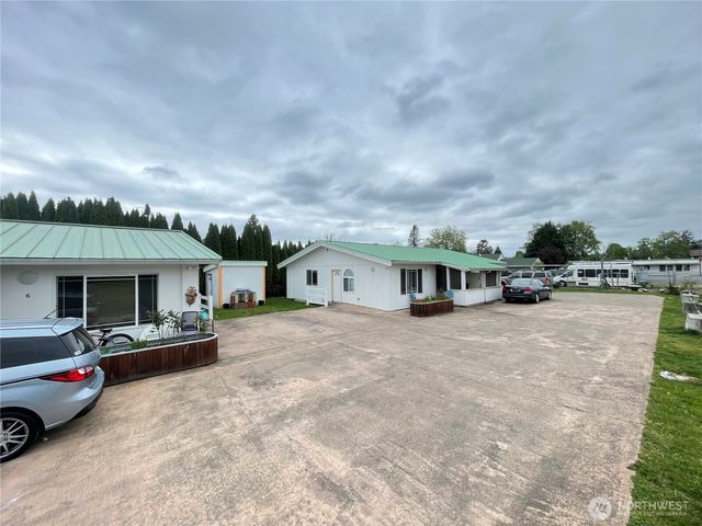 109 4th Avenue SE, Pacific, WA 98047