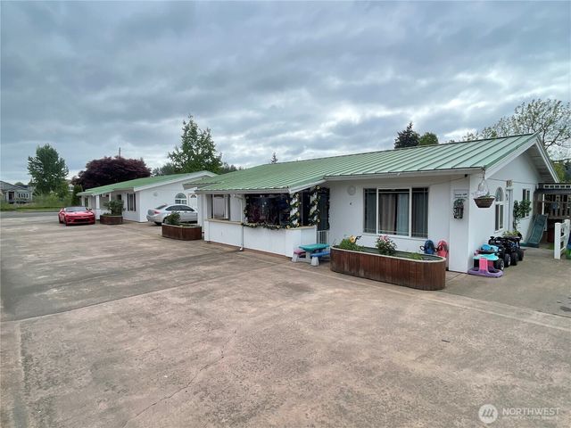 109 4th Avenue SE, Pacific, WA 98047