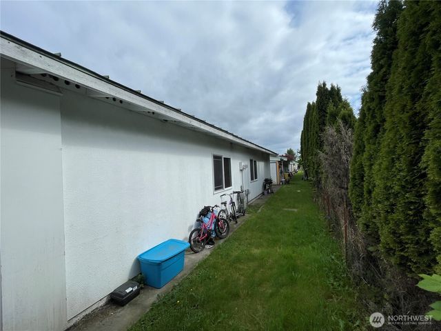 109 4th Avenue SE, Pacific, WA 98047