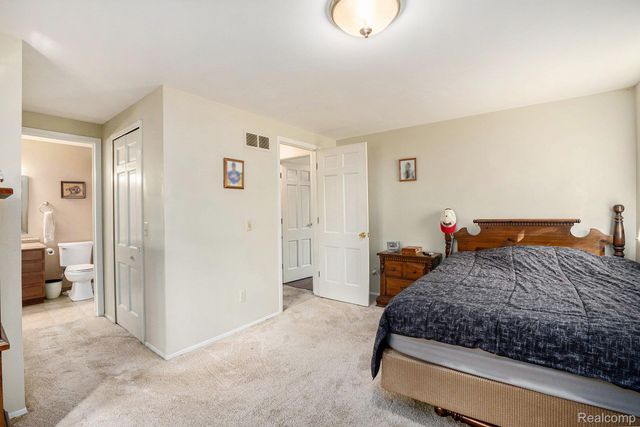 2358 Highfield Road, Waterford Charter Township, MI 48329