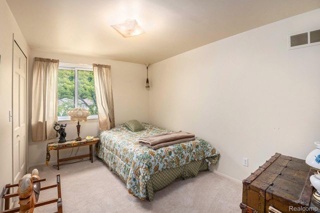 2358 Highfield Road, Waterford Charter Township, MI 48329