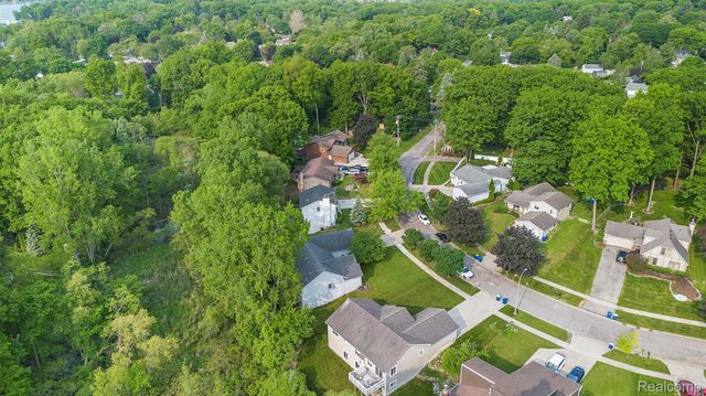 2358 Highfield Road, Waterford Charter Township, MI 48329