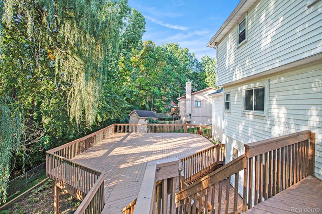 2358 Highfield Road, Waterford Charter Township, MI 48329