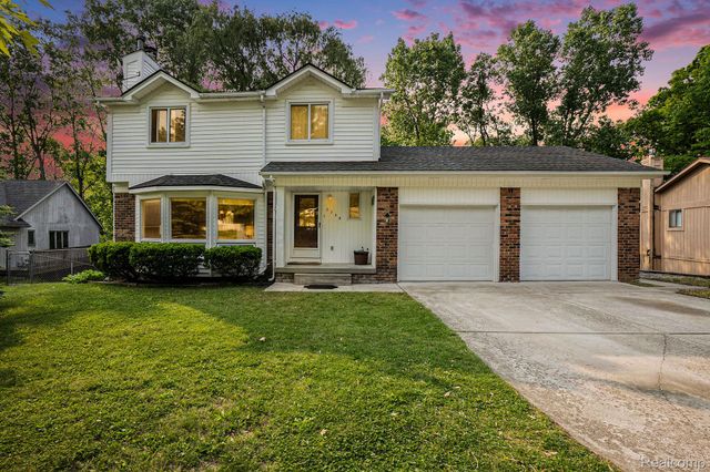 2358 Highfield Road, Waterford Charter Township, MI 48329