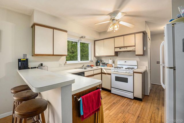 2358 Highfield Road, Waterford Charter Township, MI 48329