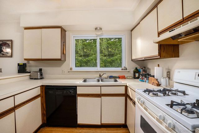 2358 Highfield Road, Waterford Charter Township, MI 48329