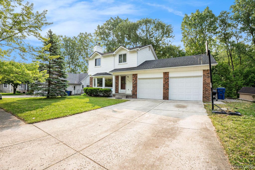 2358 Highfield Road, Waterford Charter Township, MI 48329