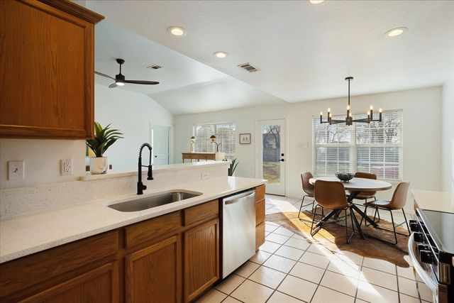 700 E 6th Street, Bonham, TX 75418