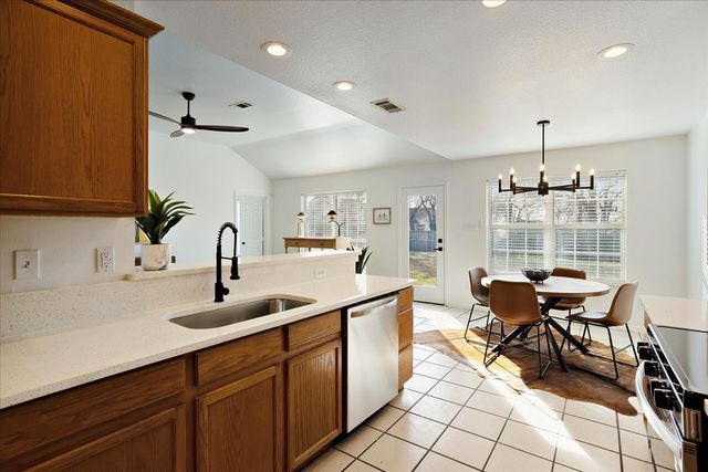 700 E 6th Street, Bonham, TX 75418