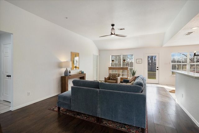 700 E 6th Street, Bonham, TX 75418