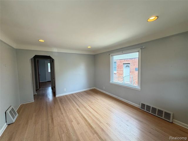 7243 Fenton Street, Dearborn Heights, MI 48127
