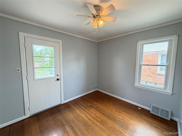 7243 Fenton Street, Dearborn Heights, MI 48127