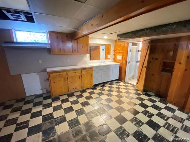 7243 Fenton Street, Dearborn Heights, MI 48127