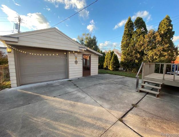 7243 Fenton Street, Dearborn Heights, MI 48127