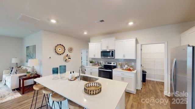 1101 37th Avenue Lane NE, Hickory, NC 28601