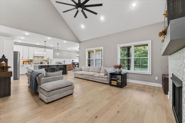 1120 Chagford Dr, Clarksville, TN 37043