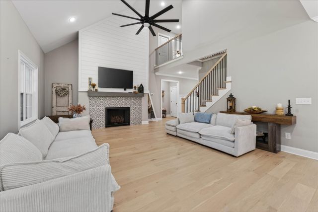 1120 Chagford Dr, Clarksville, TN 37043
