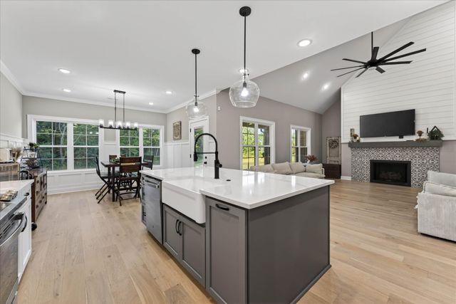 1120 Chagford Dr, Clarksville, TN 37043