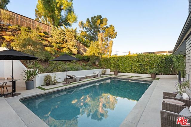 5117 Lubao Avenue, Woodland Hills (los Angeles), CA 91364