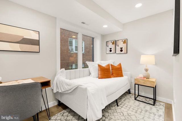2639 41st St NW Apt 3, Washington, DC 20007