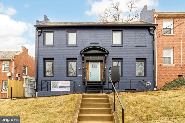 2639 41st St NW Apt 3, Washington, DC 20007