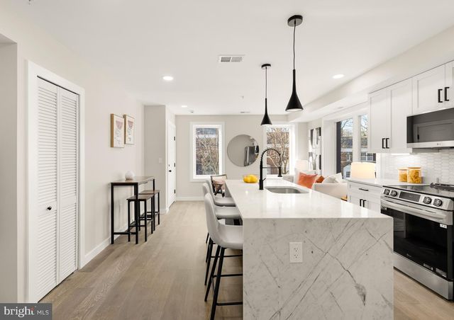 2639 41st St NW Apt 3, Washington, DC 20007