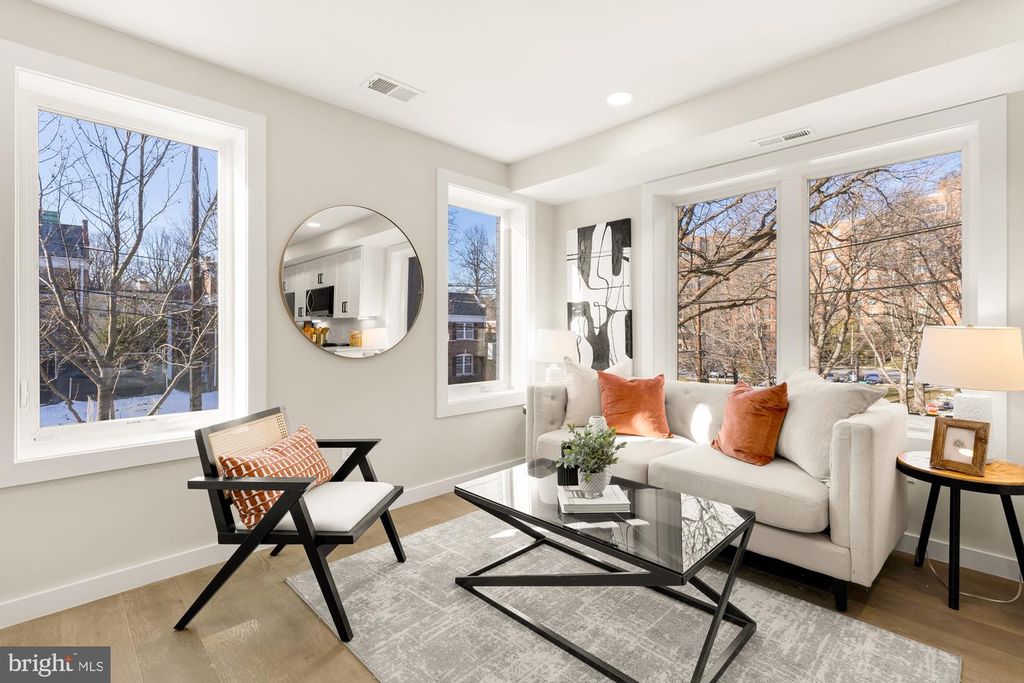 2639 41st St NW Apt 3, Washington, DC 20007