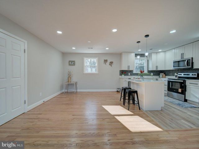 8305 WARREN DR, Pomfret, MD 20675