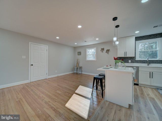 8305 WARREN DR, Pomfret, MD 20675